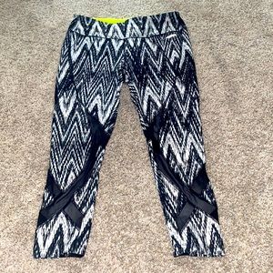 AVIA Size small 3/4 length leggings